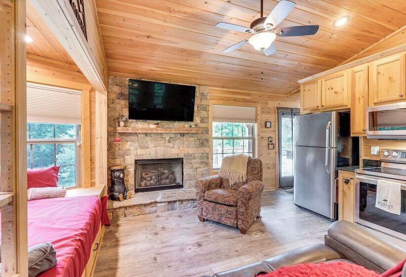 Peaceful Murphy Cabin W/ Fire Pits & Forest Views!