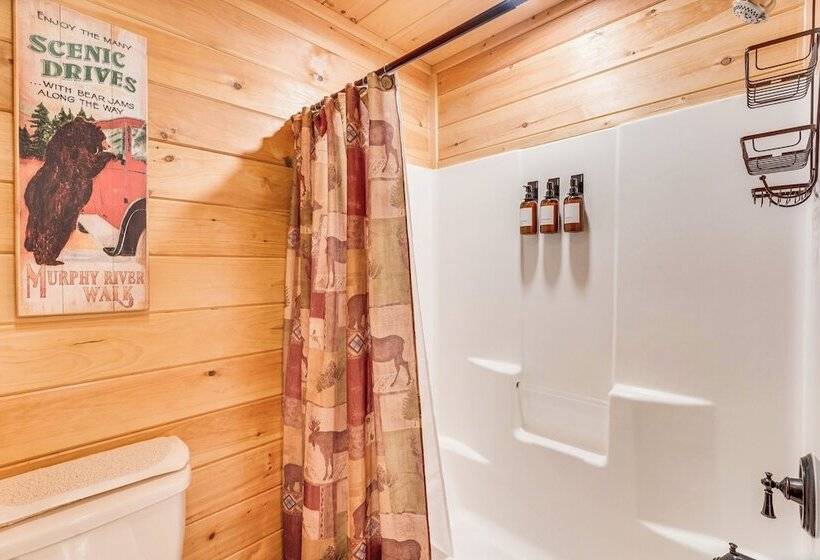 Peaceful Murphy Cabin W/ Fire Pits & Forest Views!