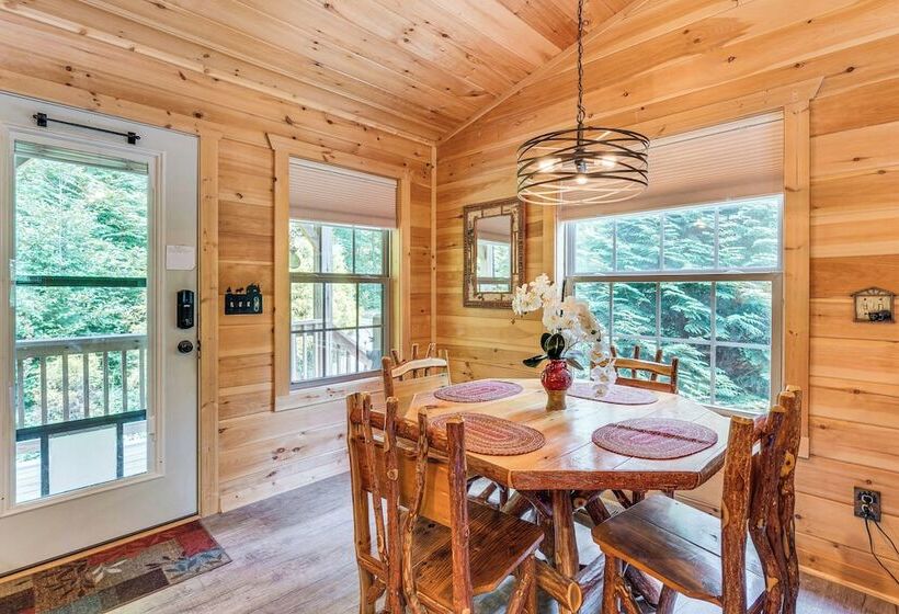 Peaceful Murphy Cabin W/ Fire Pits & Forest Views!