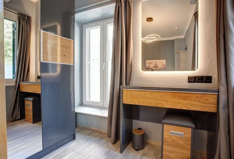 פנסיון Agora Apartments