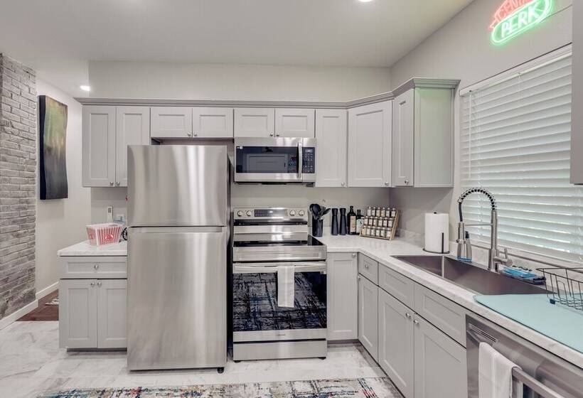 Pet Friendly Home, Near Hot Springs National Park!