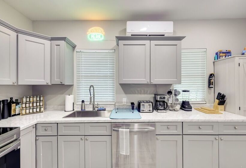 Pet Friendly Home, Near Hot Springs National Park!