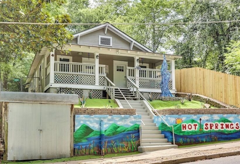 Pet Friendly Home, Near Hot Springs National Park!