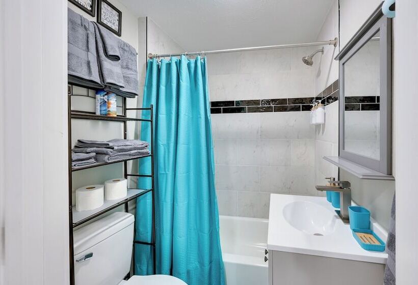 Pet Friendly Home, Near Hot Springs National Park!