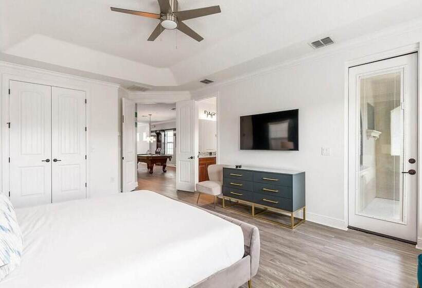 레지던스 Castle Pines Court Retreat