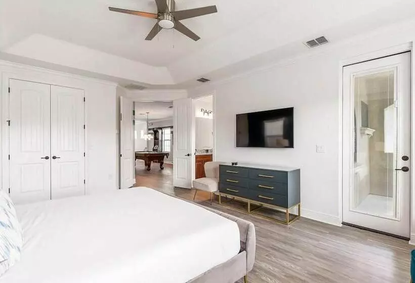 Residenssi Castle Pines Court Retreat