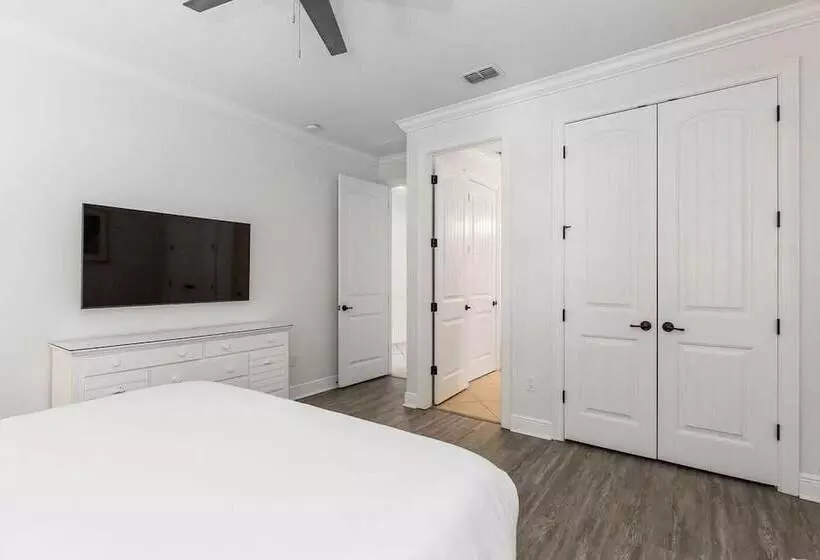 Residenssi Castle Pines Court Retreat