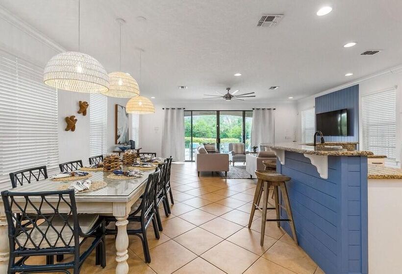 레지던스 Castle Pines Court Retreat