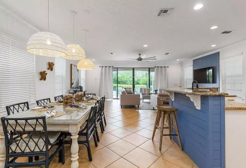 Residenssi Castle Pines Court Retreat