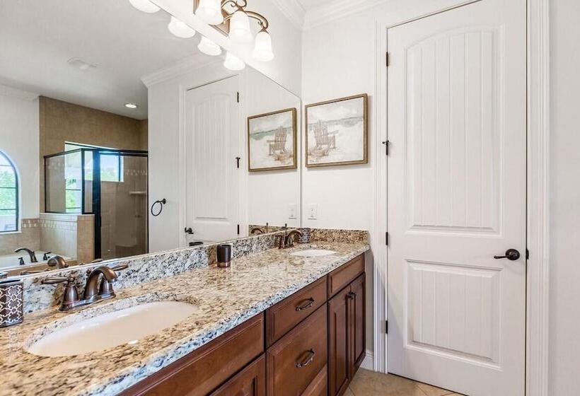 레지던스 Castle Pines Court Retreat