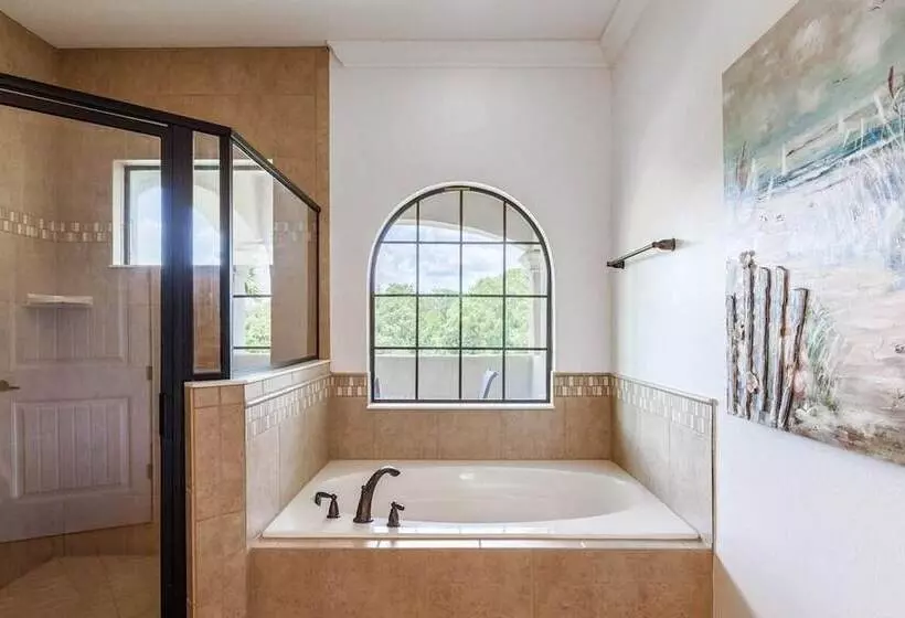 Residenssi Castle Pines Court Retreat