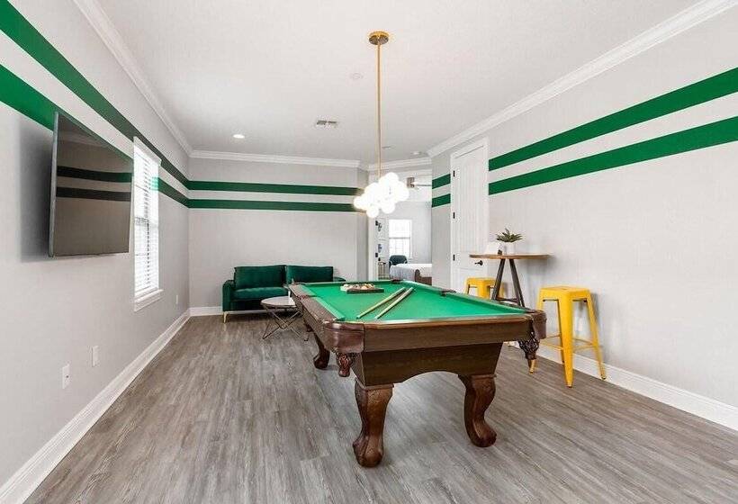 레지던스 Castle Pines Court Retreat