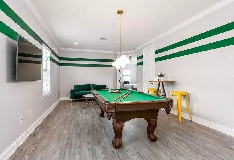 Residenssi Castle Pines Court Retreat