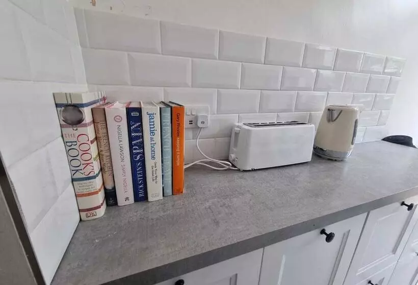 Residenssi Large 4 Bed Terraced House