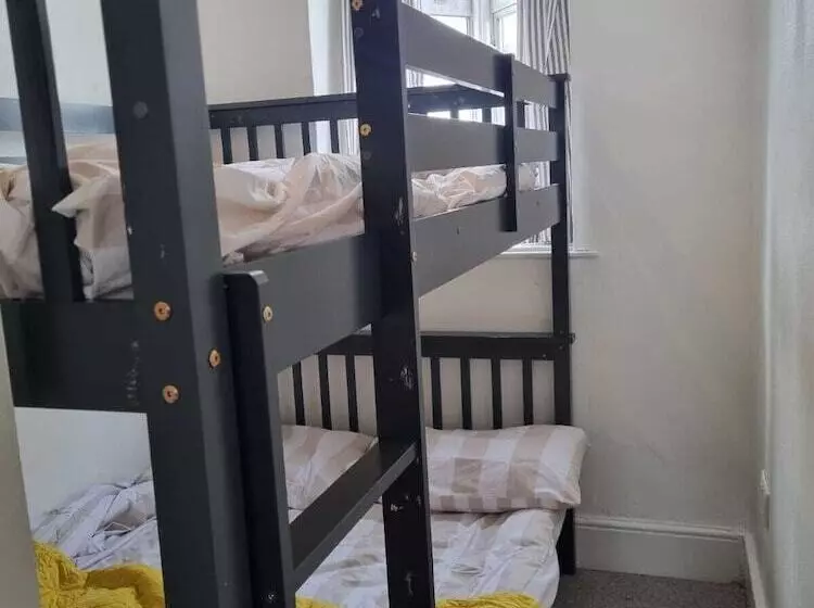 Residenssi Large 4 Bed Terraced House