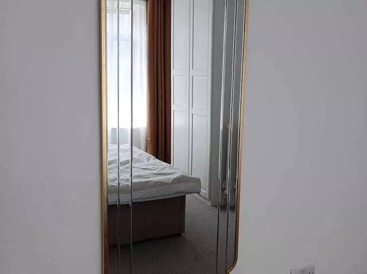 Residenssi Large 4 Bed Terraced House