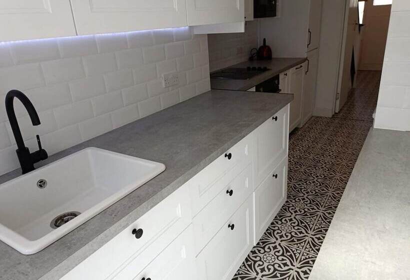 דירת נופש Large 4 Bed Terraced House