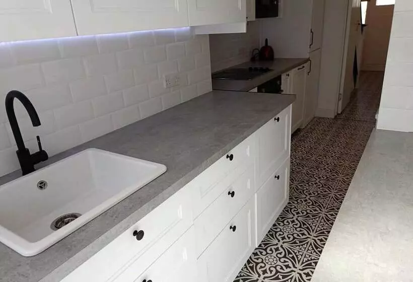 Residenssi Large 4 Bed Terraced House