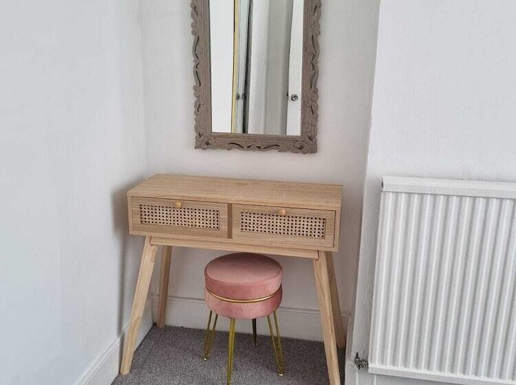 דירת נופש Large 4 Bed Terraced House