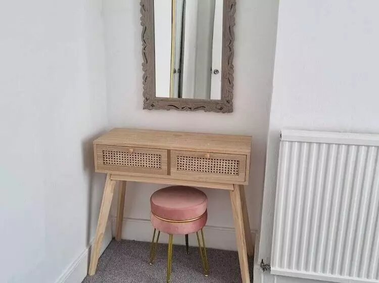 Residenssi Large 4 Bed Terraced House