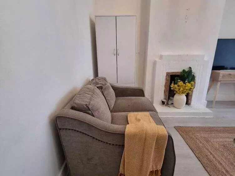 Residenssi Large 4 Bed Terraced House