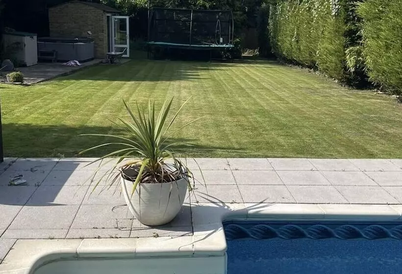 レジデンス Tranquil Retreat At Oak Lodge   Swimming Pool