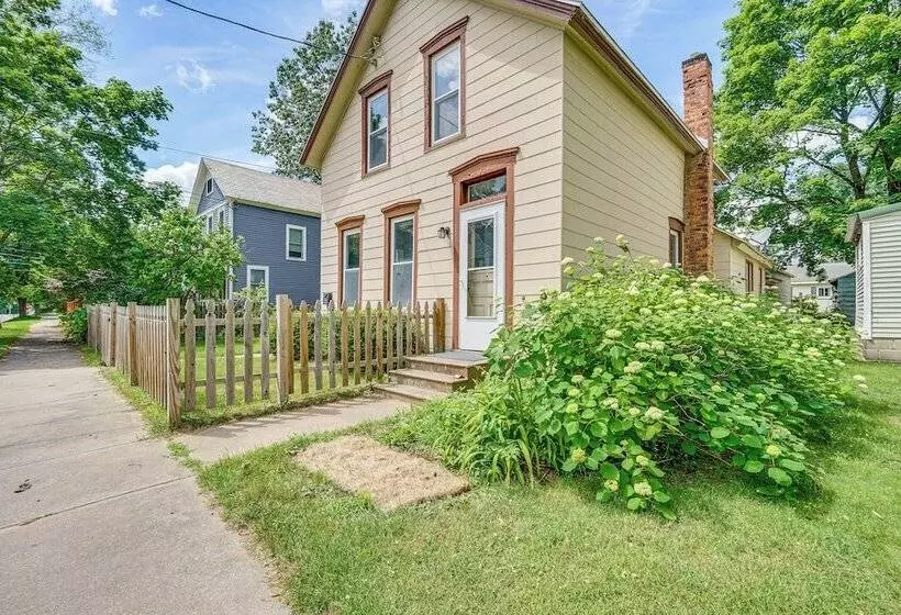 Saratoga Springs Home Near Downtown & Casino!