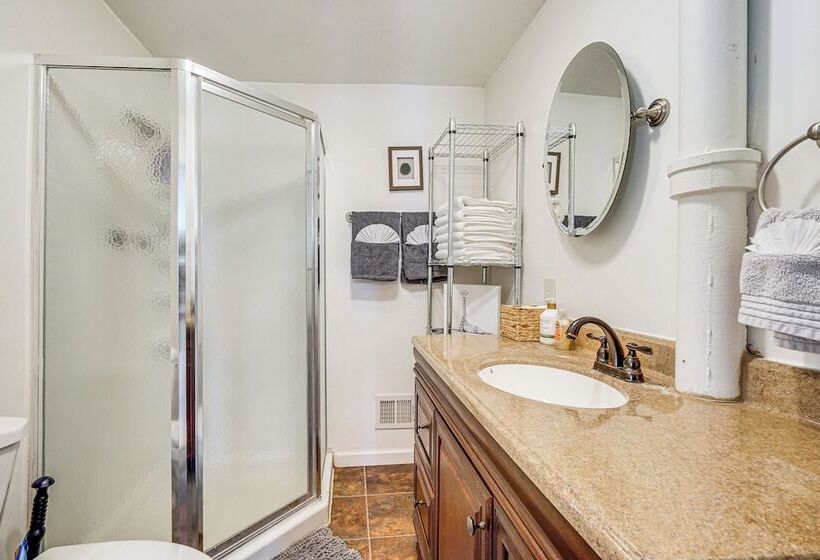 Saratoga Springs Home Near Downtown & Casino!