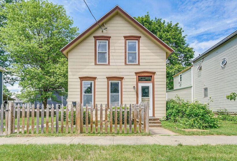 Saratoga Springs Home Near Downtown & Casino!