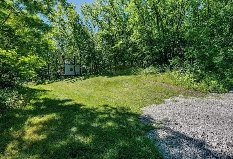 Secluded St Charles Cabin W/ Gas Grill + Fire Pit!