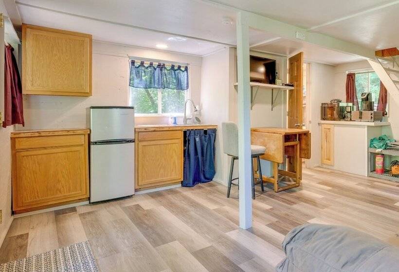 Secluded St Charles Cabin W/ Gas Grill + Fire Pit!