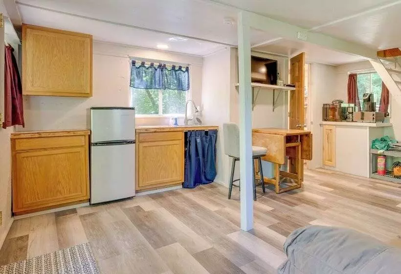 Secluded St Charles Cabin W/ Gas Grill + Fire Pit!