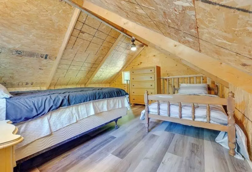 Secluded St Charles Cabin W/ Gas Grill + Fire Pit!