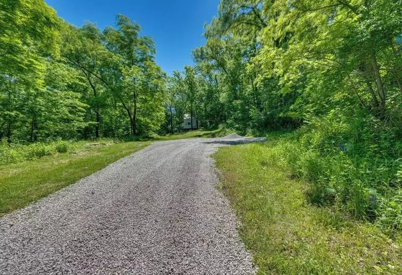 Secluded St Charles Cabin W/ Gas Grill + Fire Pit!