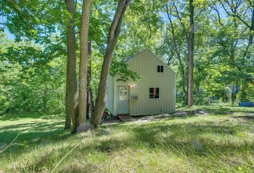 Secluded St Charles Cabin W/ Gas Grill + Fire Pit!