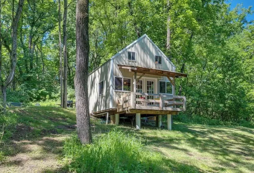 Secluded St Charles Cabin W/ Gas Grill + Fire Pit!