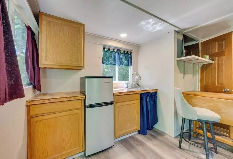 Secluded St Charles Cabin W/ Gas Grill + Fire Pit!