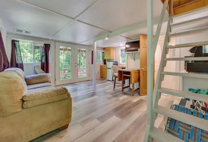 Secluded St Charles Cabin W/ Gas Grill + Fire Pit!