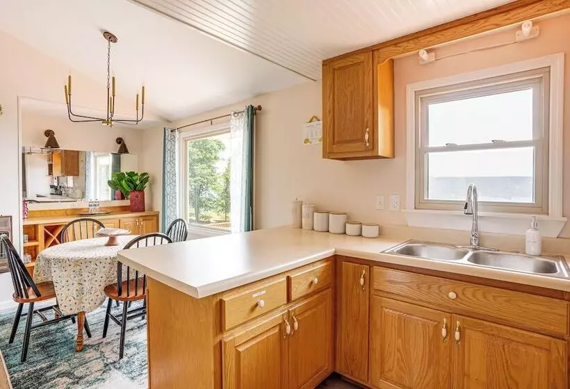 Serene Trenton Home W/ Pool & Mountain Views!