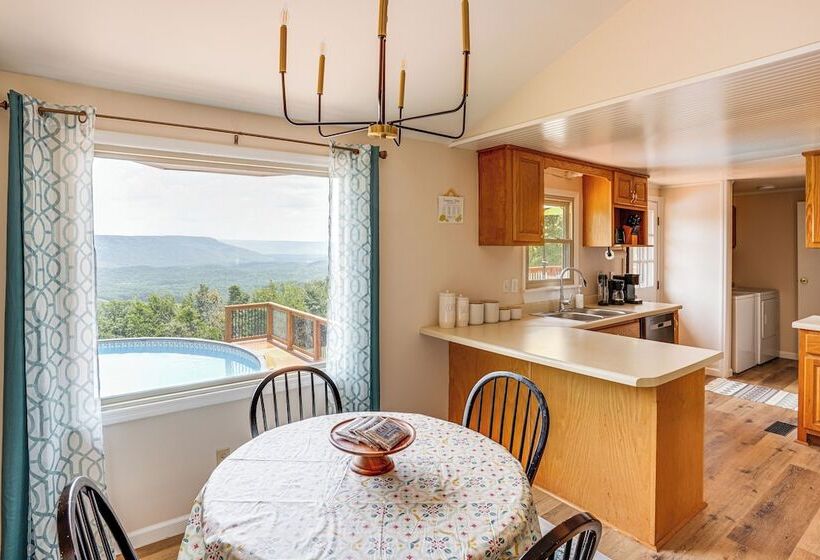 Serene Trenton Home W/ Pool & Mountain Views!