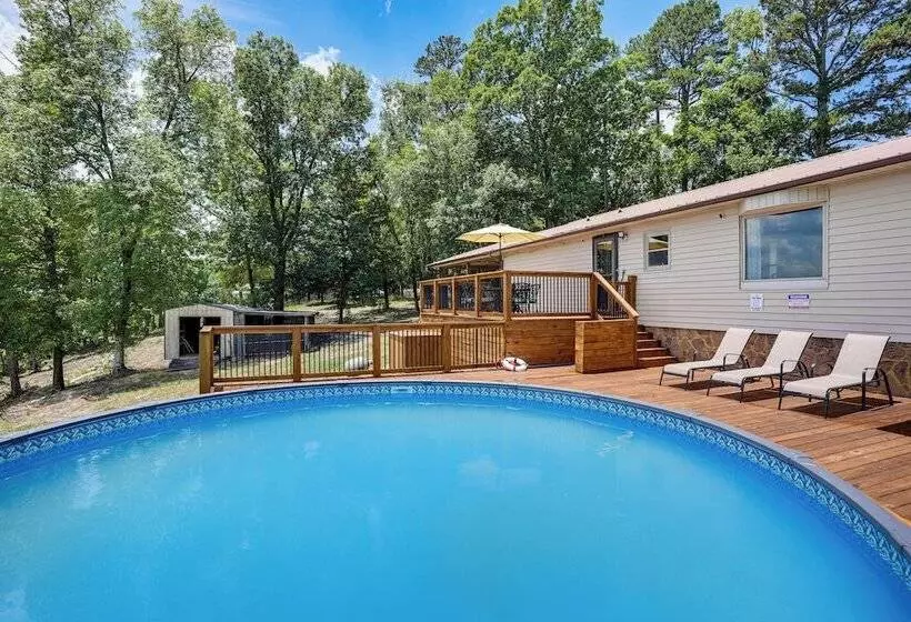 Serene Trenton Home W/ Pool & Mountain Views!