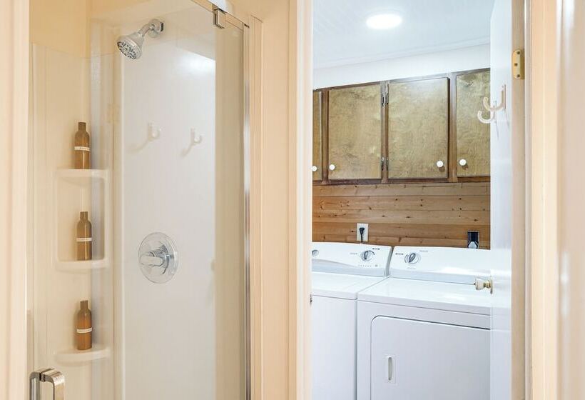 Serene Trenton Home W/ Pool & Mountain Views!