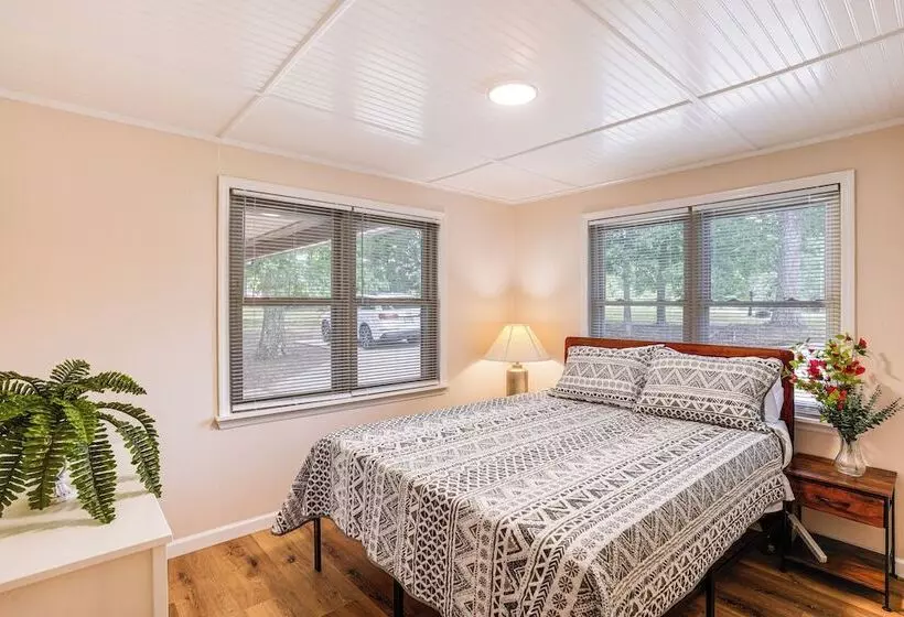 Serene Trenton Home W/ Pool & Mountain Views!