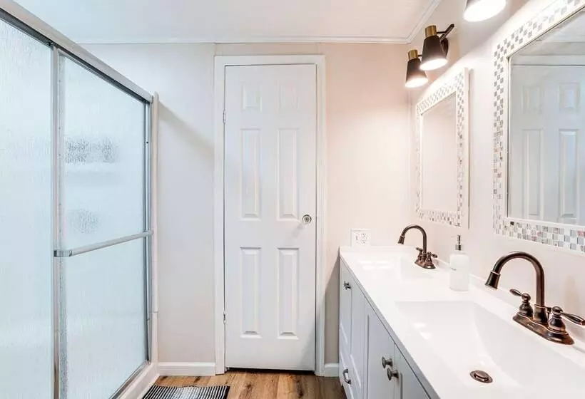 Serene Trenton Home W/ Pool & Mountain Views!