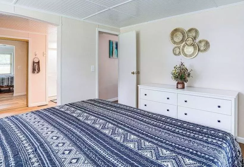 Serene Trenton Home W/ Pool & Mountain Views!