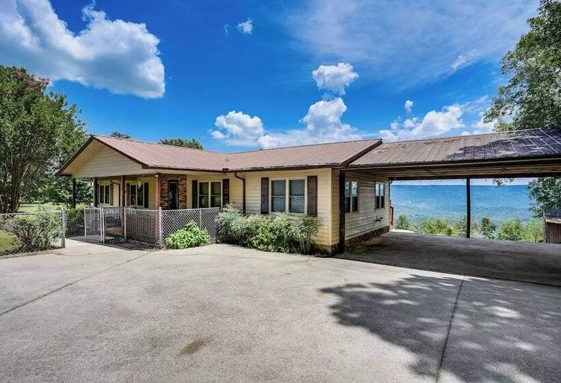 Serene Trenton Home W/ Pool & Mountain Views!