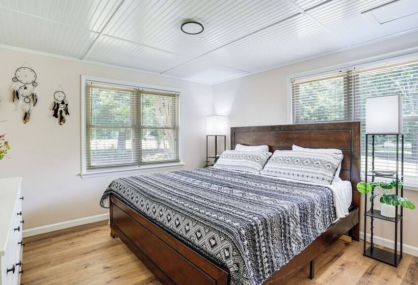 Serene Trenton Home W/ Pool & Mountain Views!