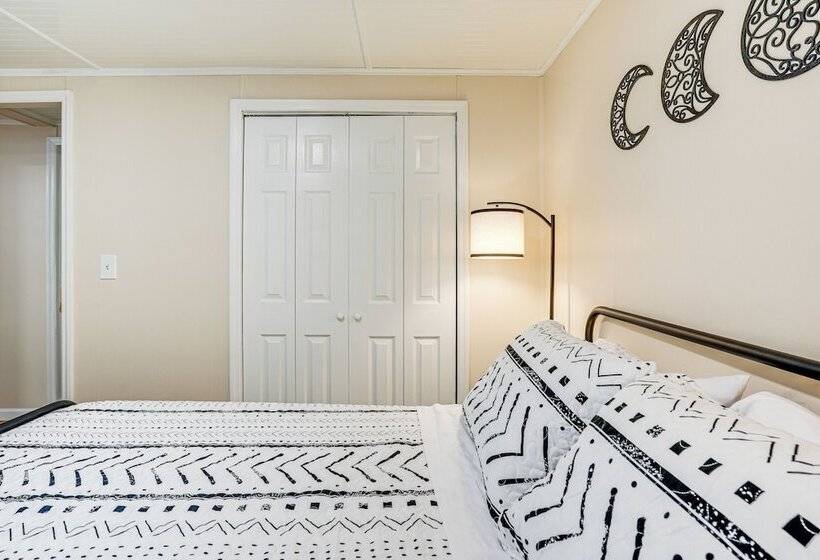 Serene Trenton Home W/ Pool & Mountain Views!