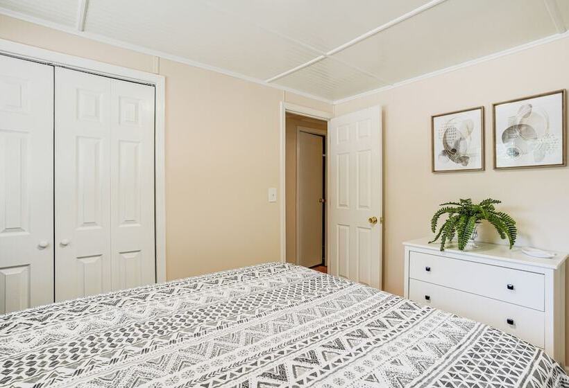 Serene Trenton Home W/ Pool & Mountain Views!