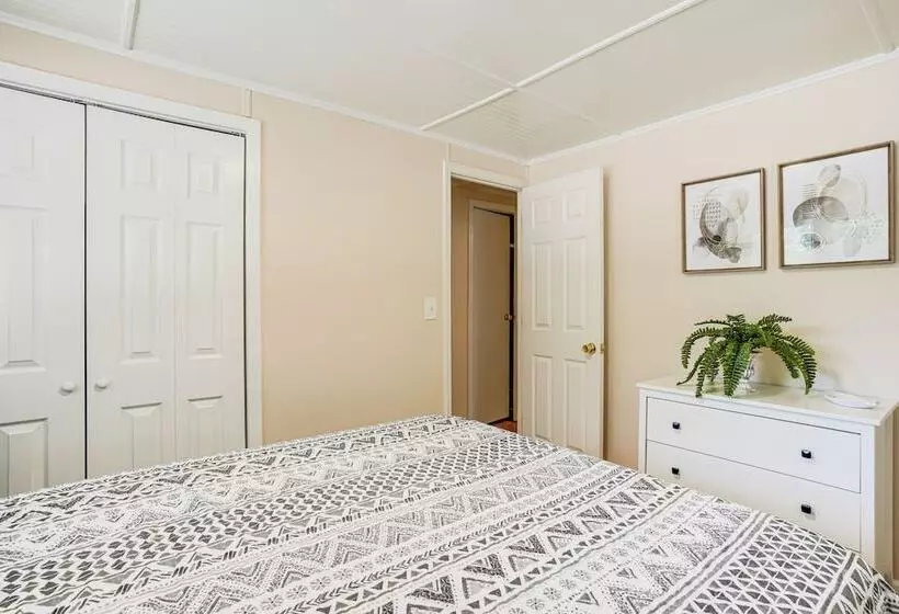 Serene Trenton Home W/ Pool & Mountain Views!